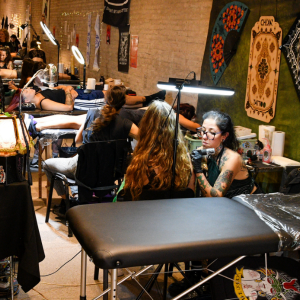 Ciclo de tatuadoras en el CEC