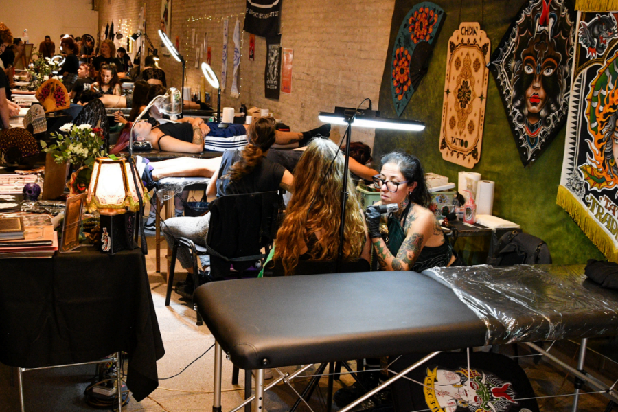 Ciclo de tatuadoras en el CEC